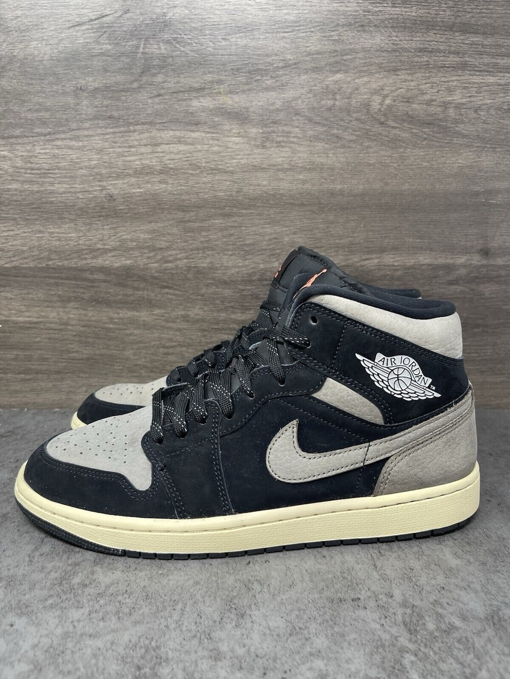 Air Jordan 1 Mid SE Black Particle Grey Mens Size 9.5 IB7110-002 Suede Sneaker